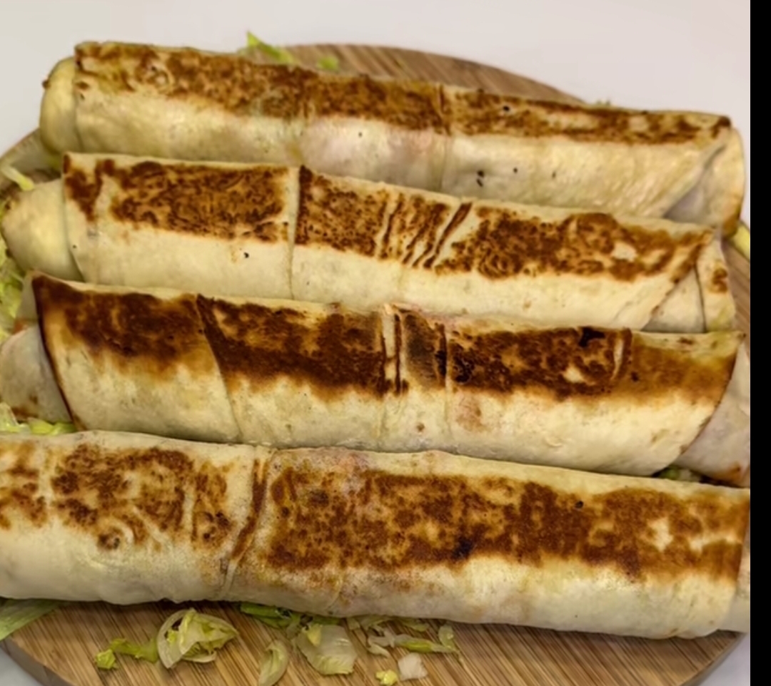 عرض ٤  سندويش شاورما